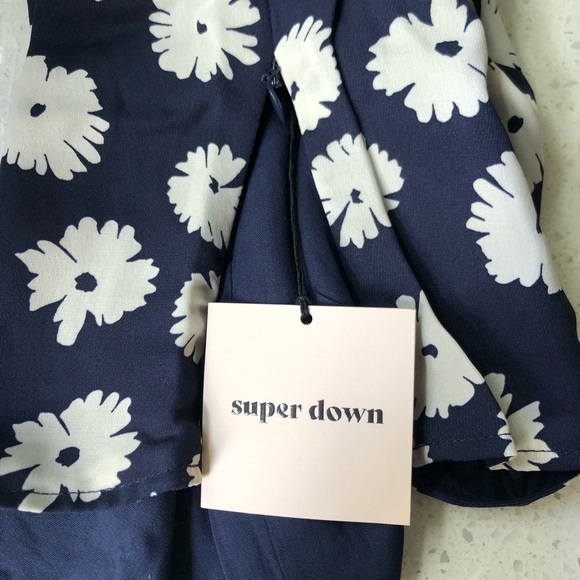 superdown Daisy Button Front Top - Picture 6 of 6